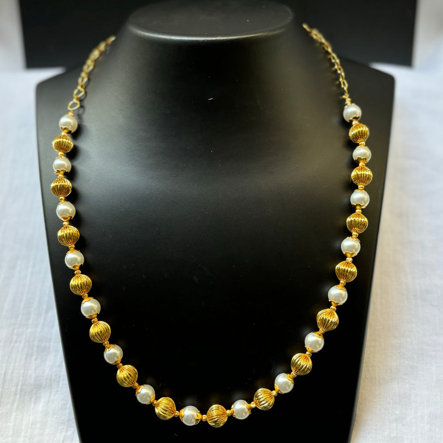Pearl and gold ball bead necklace
