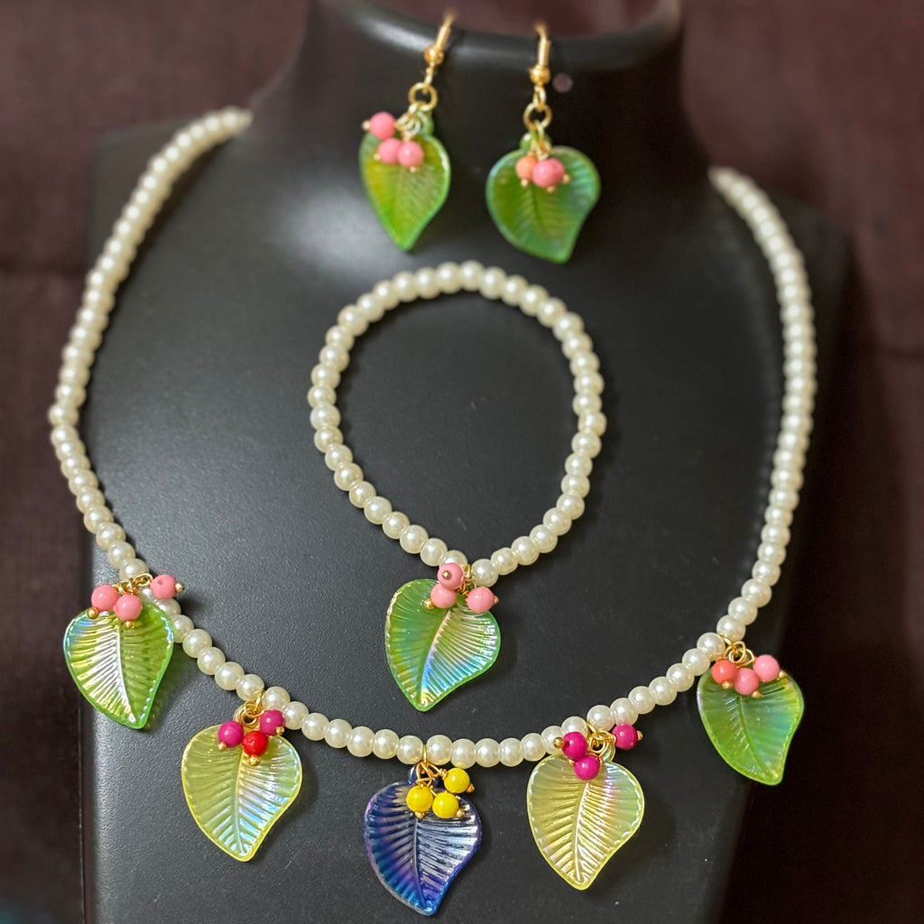 Pearl -leaf charms necklace set