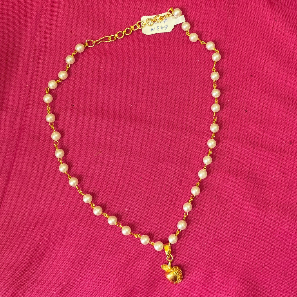 Pearl golden beaded necklace