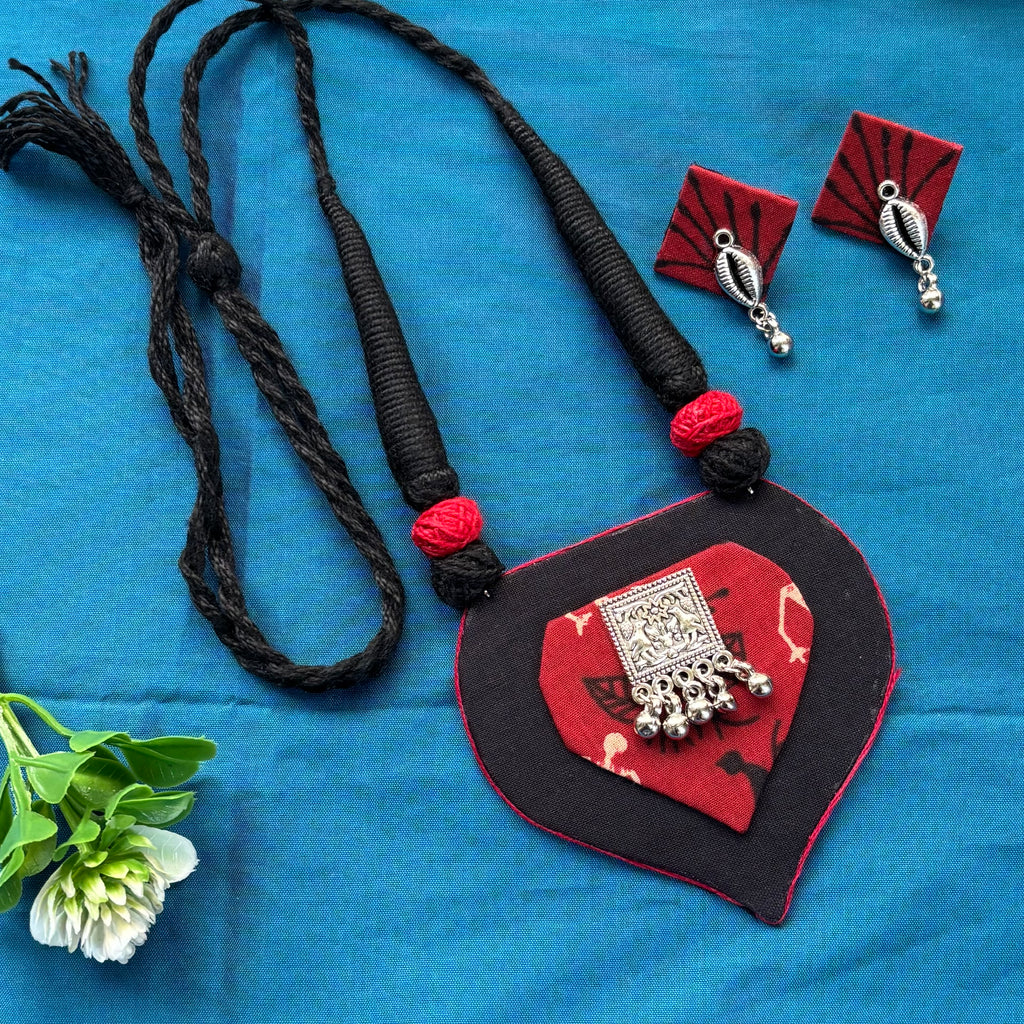 Parna Black Necklace Set