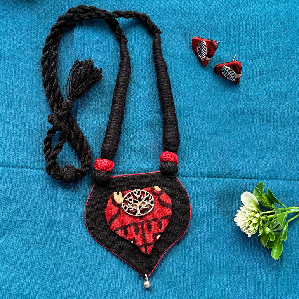 Parna brick red Necklace Set