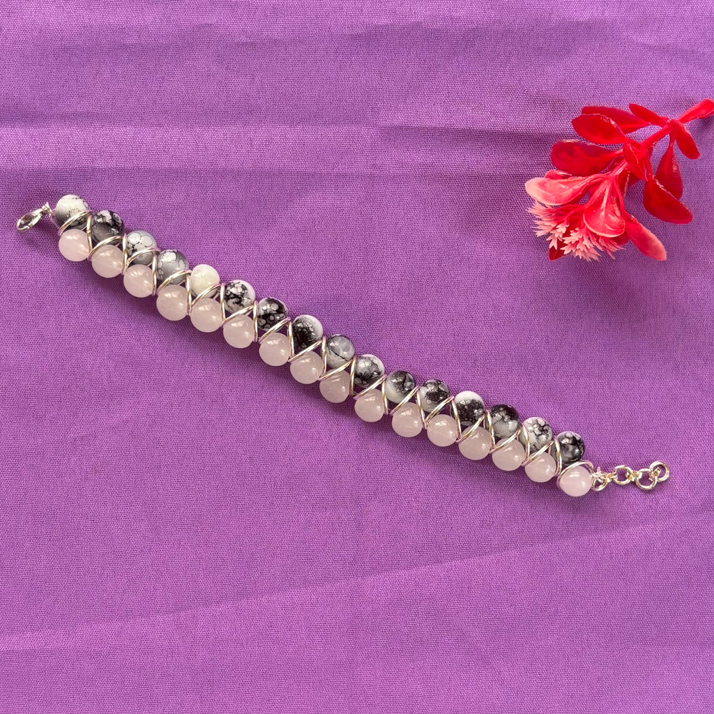 Creamy white -grey beaded bracelet