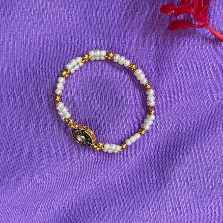 Pearl and golden beaded bracelet