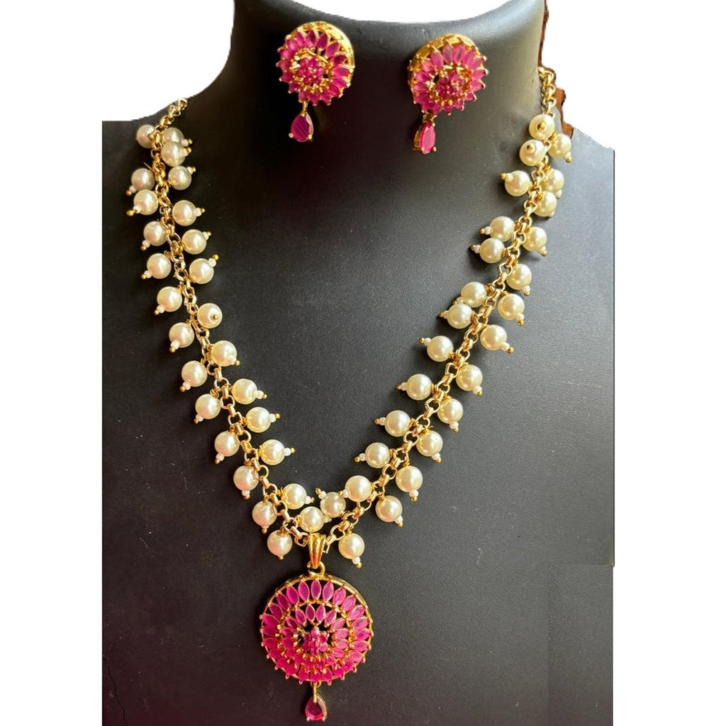 Pearl wtih ruby pendent necklace