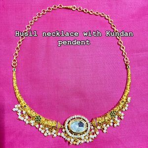 Hasli necklace with kundan pendent