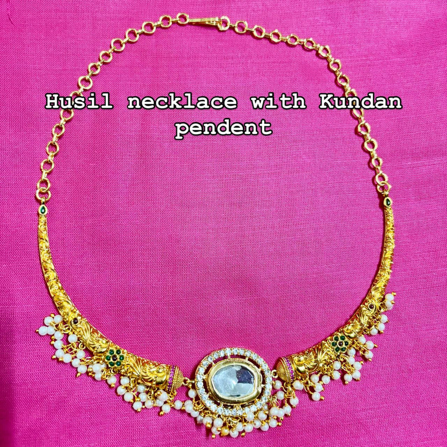 Hasli necklace with kundan pendent