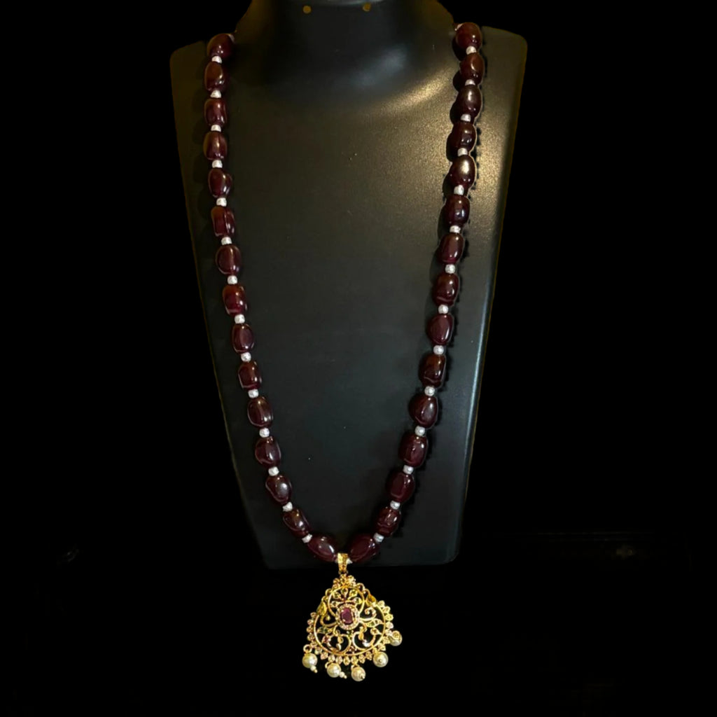 Maroon Thumble bead necklace