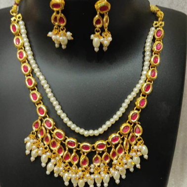 Red kundan necklace